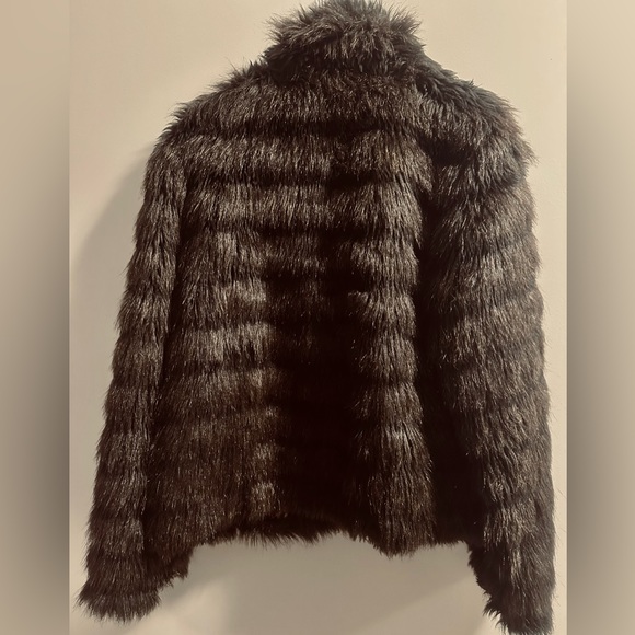 Classic Betsey Johnson faux fur coat (L) - Picture 2 of 6